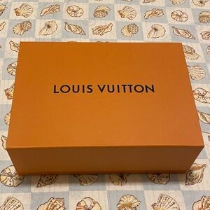 LOUIS VUITTON Large Empty Gift Box 14x10x5” minor tear